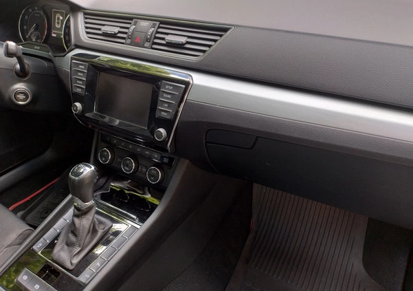 Skoda Superb cena 64000 przebieg: 186000, rok produkcji 2016 z Warszawa małe 106